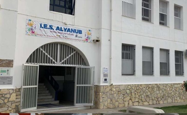 La dirección del Alyanub de Vera niega que su instituto sea uno de los más peligrosos de Almería