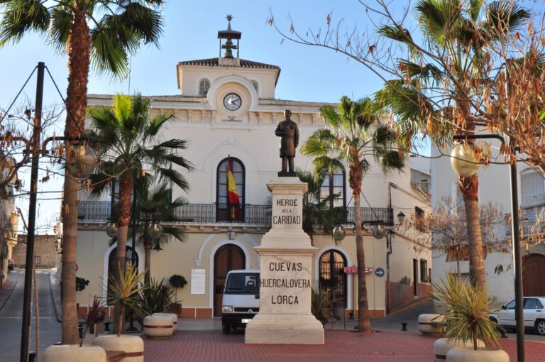 Hacienda avalará un crédito de 18,6 millones para refinanciar la deuda municipal de Cuevas